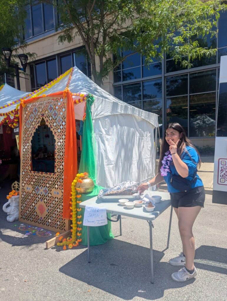 Simply India volunteers